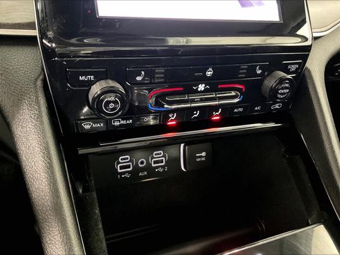 Used 2021 Jeep Grand Cherokee L Limited image 24