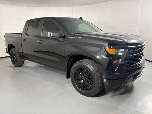 Used 2023 Chevrolet Silverado 1500 Custom image 2