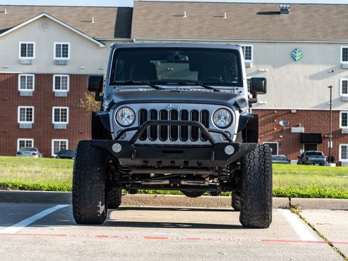Used 2017 Jeep Wrangler Unlimited Sport w/ Quick Order Package 24S AWD/4WD image 3