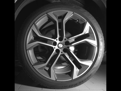 Certified 2024 BMW X5 sDrive40i w/ Premium Package RWD image 13