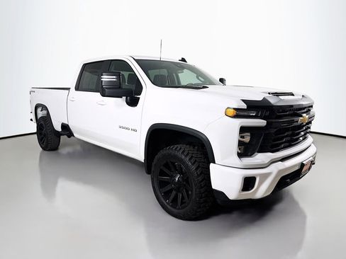 Used 2024 Chevrolet Silverado 3500 LT image 1