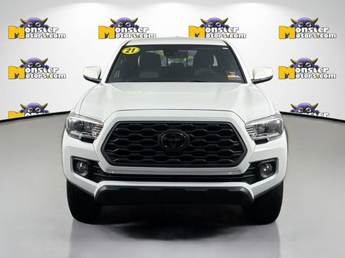 Used 2021 Toyota Tacoma TRD Sport AWD/4WD image 2