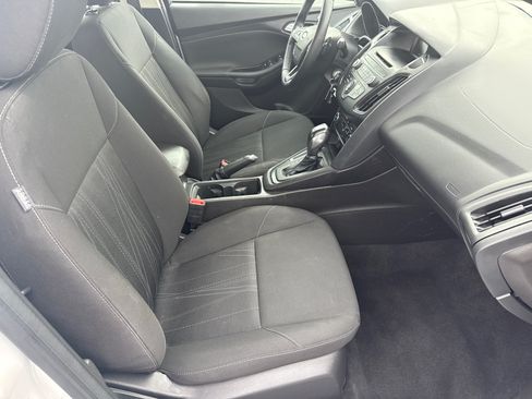 Used 2016 Ford Focus SE w/ SE Sport Package FWD image 13