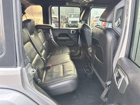 Used 2019 Jeep Wrangler Unlimited Sahara image 11