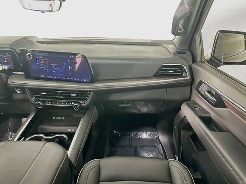 Used 2025 Chevrolet Tahoe Premier AWD/4WD image 24