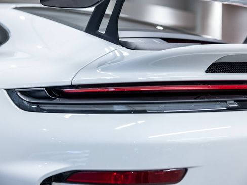 Certified 2025 Porsche 911 GT3 RWD image 25
