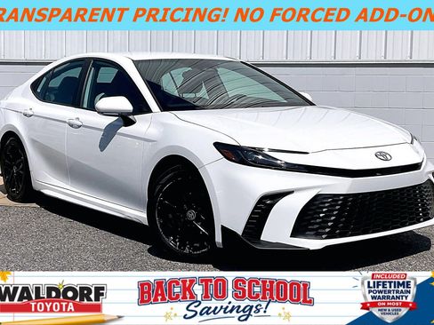 Used 2025 Toyota Camry SE FWD image 1