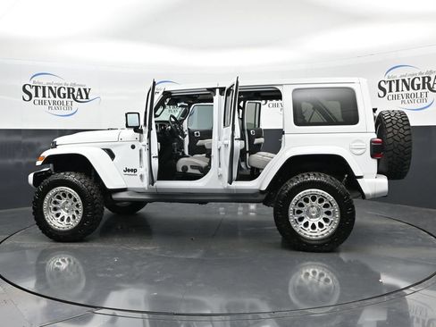 Used 2022 Jeep Wrangler Unlimited Sahara AWD/4WD image 37