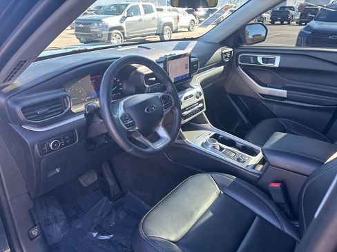 Used 2023 Ford Explorer XLT w/ Equipment Group 202A image 17