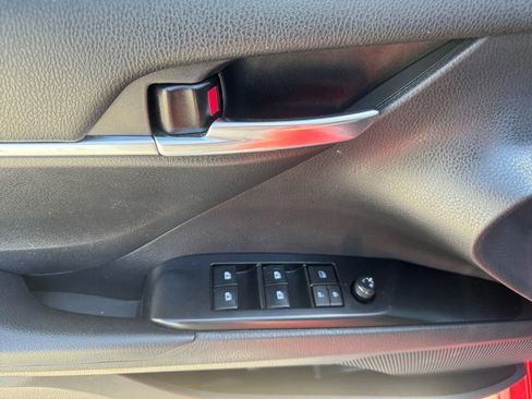 Used 2020 Toyota Camry SE FWD image 15