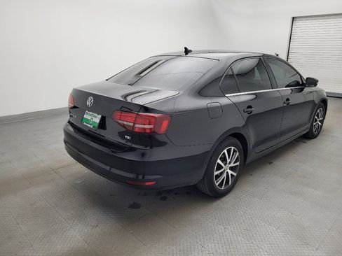 Used 2017 Volkswagen Jetta SE image 9