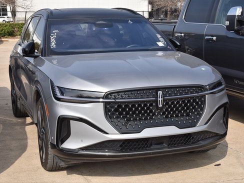 Used 2024 Lincoln Nautilus Reserve w/ Equipment Group 202A image 4