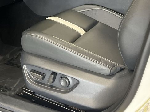 Used 2025 Toyota Camry SE FWD image 13
