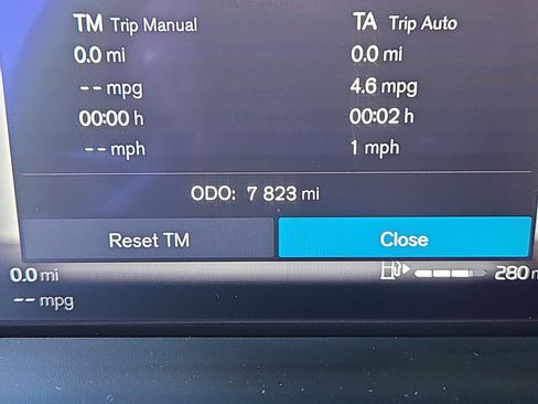 Used 2025 Volvo XC40 B5 Plus w/ Protection Package Premier image 6