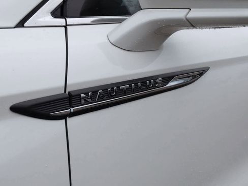 Used 2023 Lincoln Nautilus Reserve AWD/4WD image 12