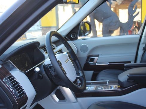 Used 2015 Land Rover Range Rover HSE image 21