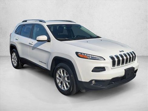 Used 2017 Jeep Cherokee Latitude w/ True North Edition AWD/4WD image 3