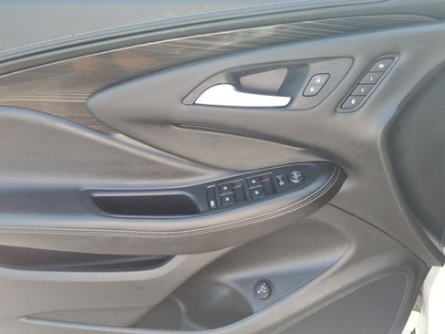 Used 2020 Buick Envision Essence w/ Experience Buick Package FWD image 16