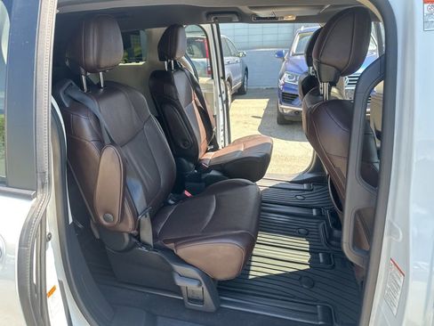 Used 2023 Toyota Sienna Platinum AWD/4WD image 82