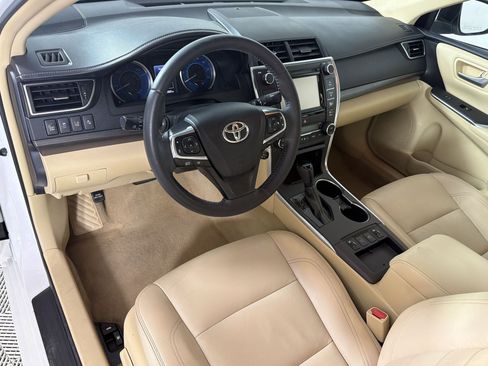 Used 2017 Toyota Camry XLE w/ Moonroof Package FWD image 4
