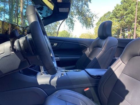 Used 2025 Ford Mustang GT Premium image 21
