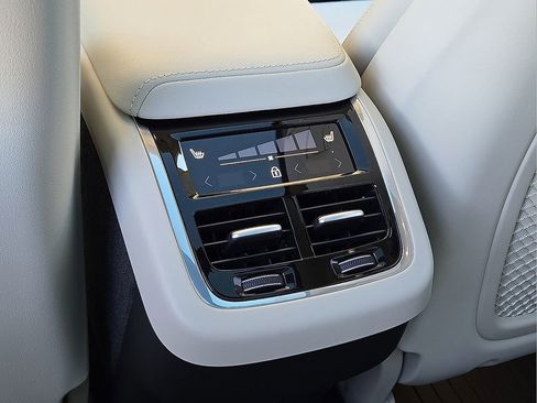 New 2026 Volvo XC60 B5 Ultra w/ Protection Package Premier image 16