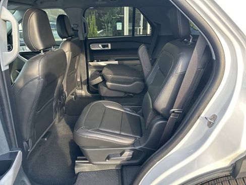 Used 2024 Ford Explorer XLT w/ Equipment Group 202A image 12