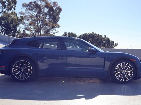 Certified 2022 Porsche Taycan 4 Cross Turismo image 8