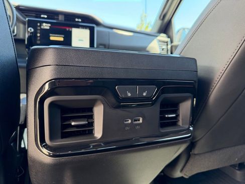 Certified 2025 GMC Sierra 1500 AT4 w/ AT4 Premium Package AWD/4WD image 12