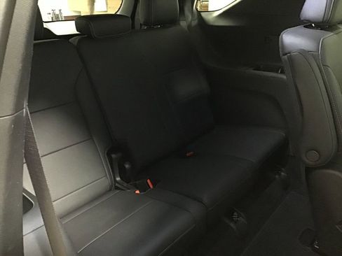 Used 2025 Chevrolet Traverse LT image 11