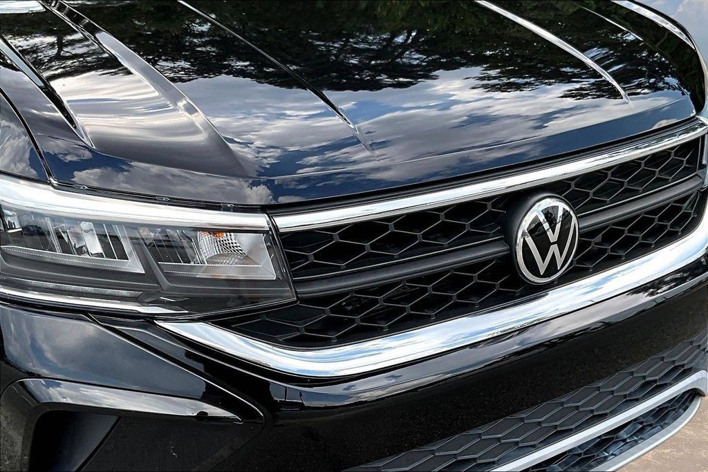 Used 2022 Volkswagen Taos SE FWD image 34