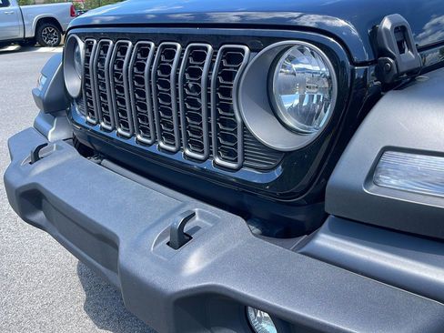 Used 2025 Jeep Wrangler Unlimited Sport AWD/4WD image 11
