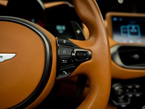 Used 2023 Aston Martin V8 Vantage Roadster RWD image 37
