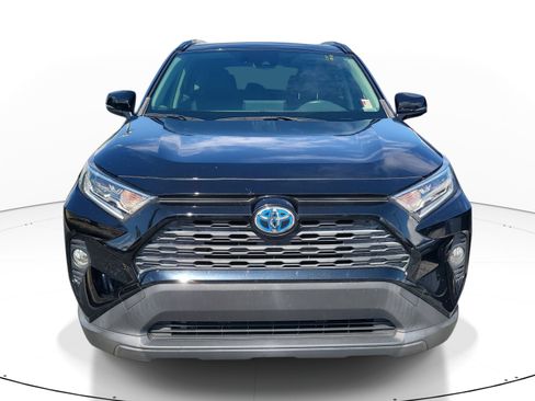 Used 2021 Toyota RAV4 XLE w/ Convenience Package AWD/4WD image 2