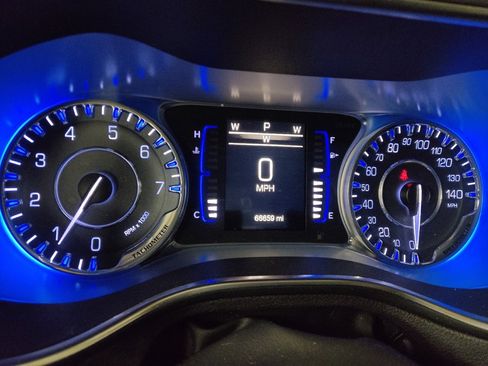 Used 2017 Chrysler 200 Limited Platinum w/ Comfort & Convenience Group image 23