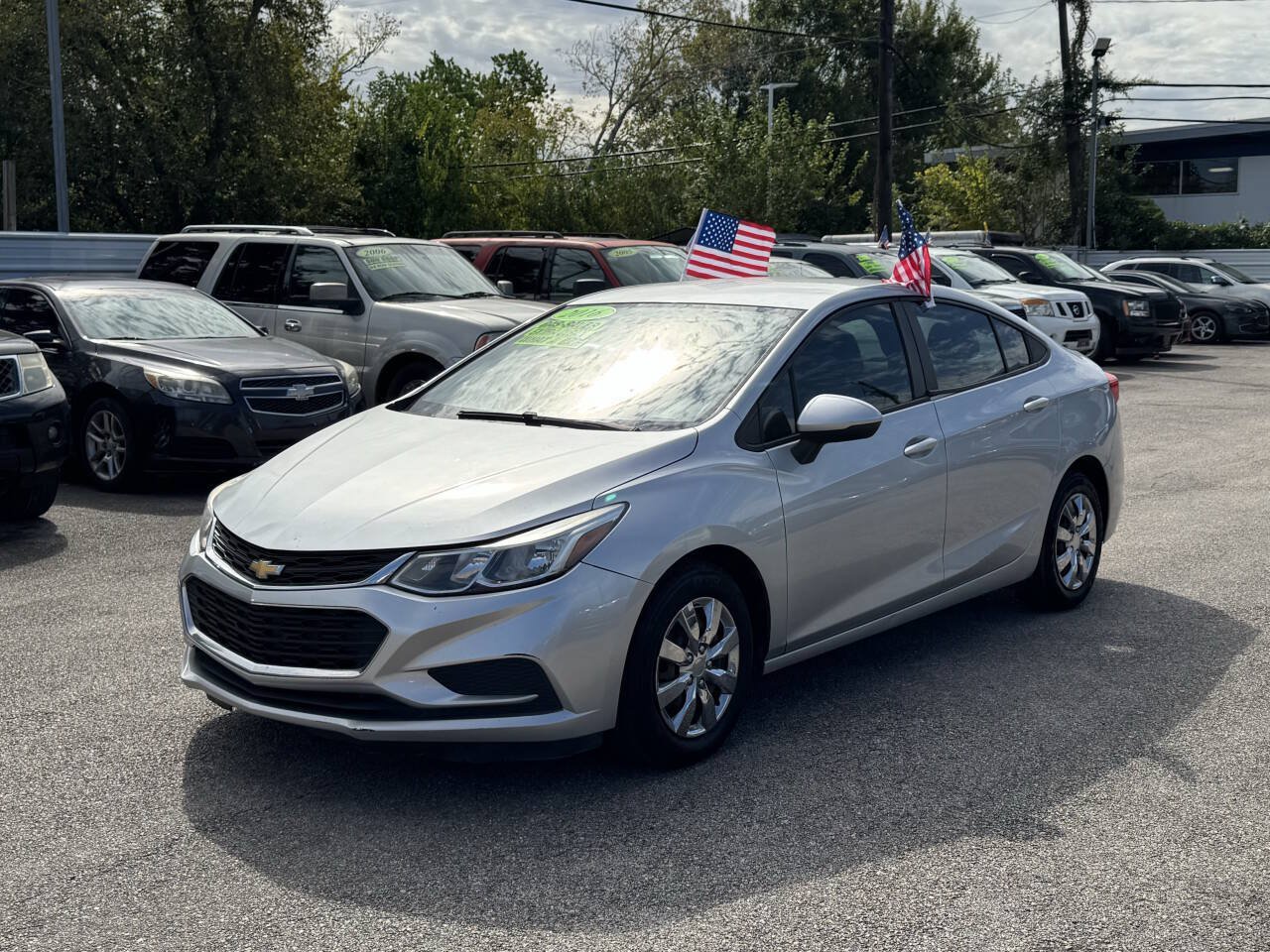 Used 2016 Chevrolet Cruze L FWD image 2