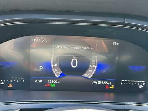 Used 2024 Volkswagen Taos SE w/ Panoramic Sunroof Package AWD/4WD image 17