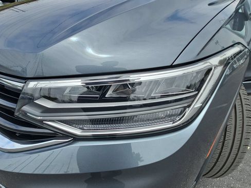 Used 2022 Volkswagen Tiguan SE R-Line FWD image 32