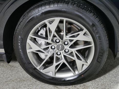 Certified 2025 Genesis GV70 2.5T AWD/4WD image 15