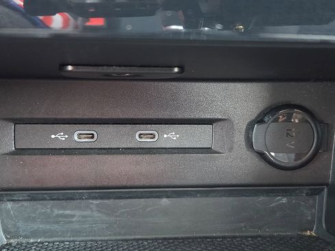 Used 2025 Volkswagen Taos SE image 19