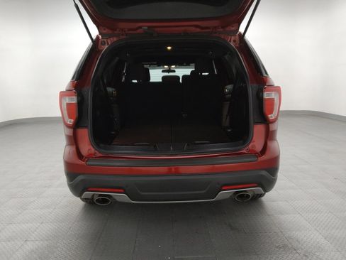 Used 2018 Ford Explorer XLT image 29