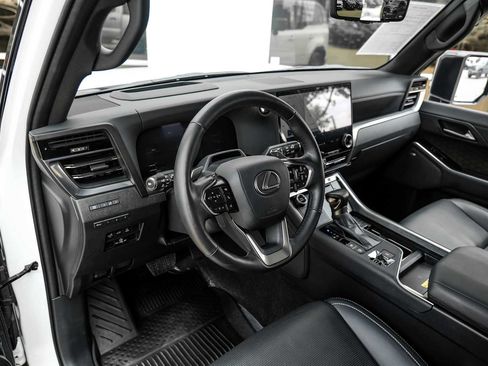 Used 2025 Lexus GX 550 w/ Accessory Package (Z1) AWD/4WD image 3