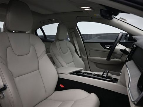 Used 2024 Volvo S60 B5 Ultimate image 33
