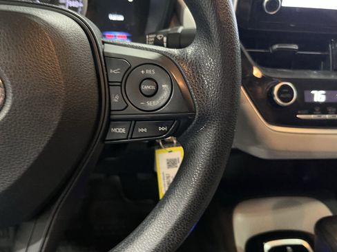 Used 2020 Toyota Corolla LE image 19