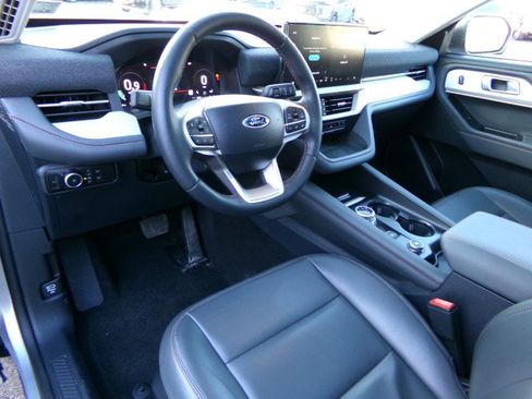 Used 2025 Ford Explorer Active w/ Active Comfort Package image 14