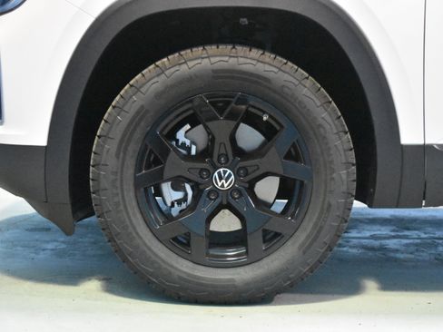New 2026 Volkswagen Atlas Peak Edition AWD/4WD image 21