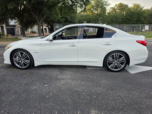 Used 2014 INFINITI Q50 Hybrid w/ Deluxe Technology Package RWD image 4