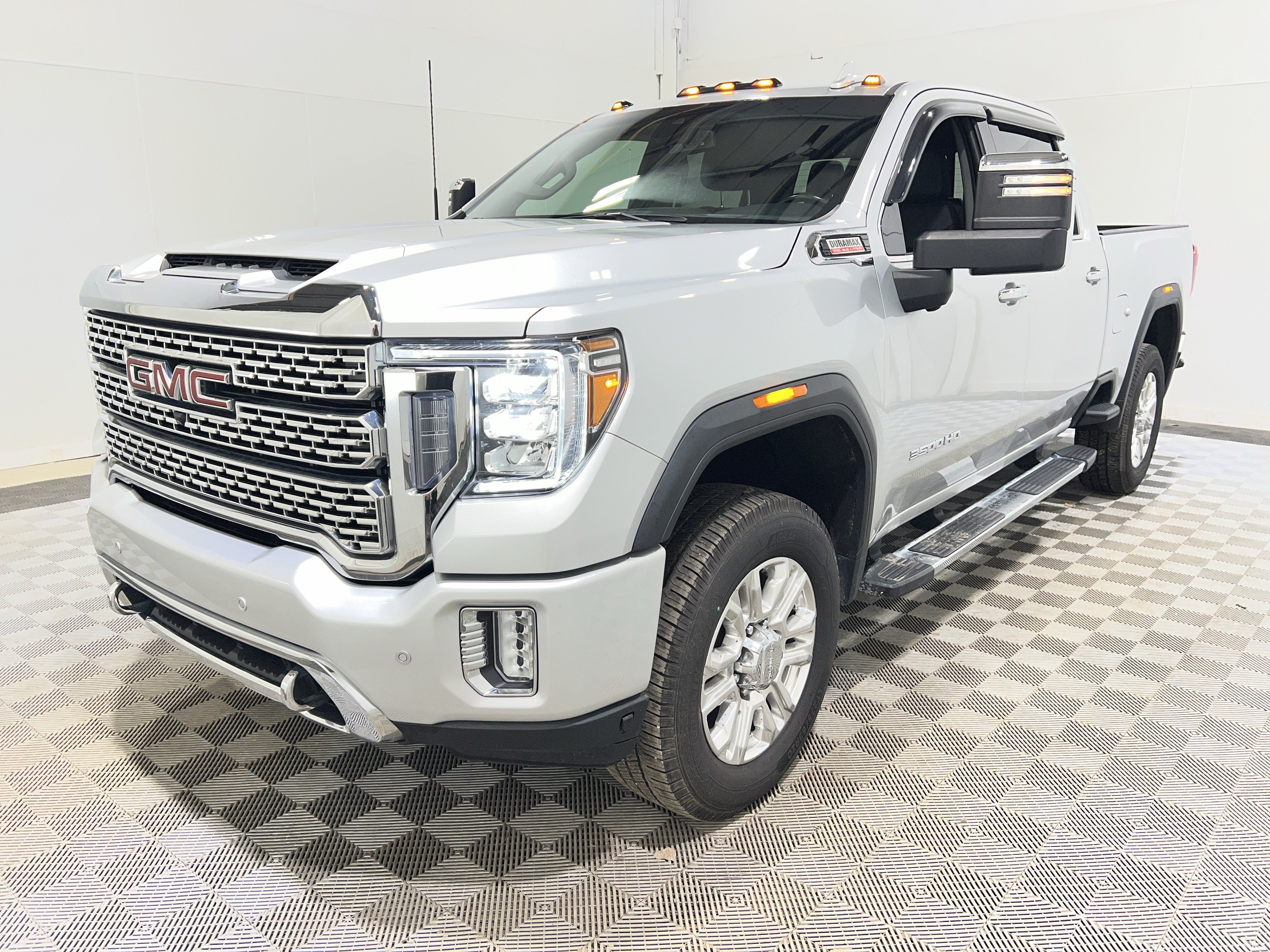 Used 2022 GMC Sierra 3500 Denali AWD/4WD image 1