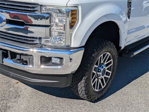 Used 2018 Ford F250 Lariat w/ Lariat Value Package image 9