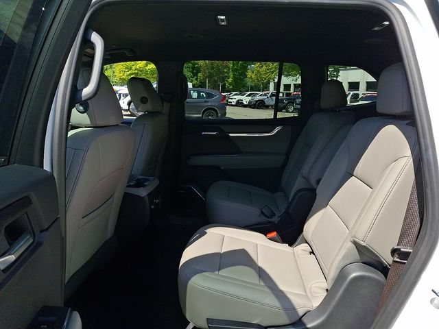 Used 2026 GMC Acadia Elevation w/ Elevation Premium Package FWD image 10